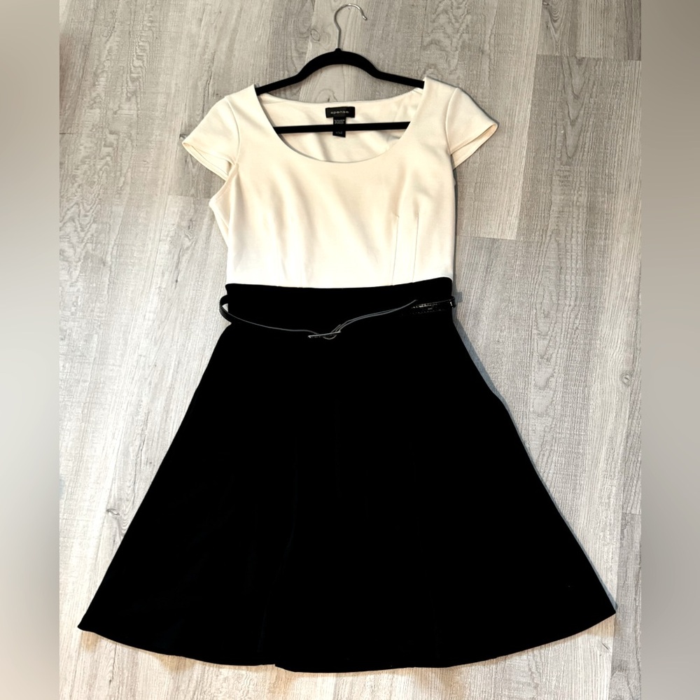 Spense Ivory & Black Fit & Flare A Line, Cap Sleeve, Belted Dress. Size 6.